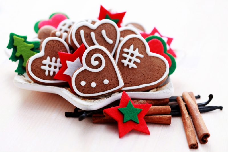 Christmas Cookies On Saucer Cinnamon
